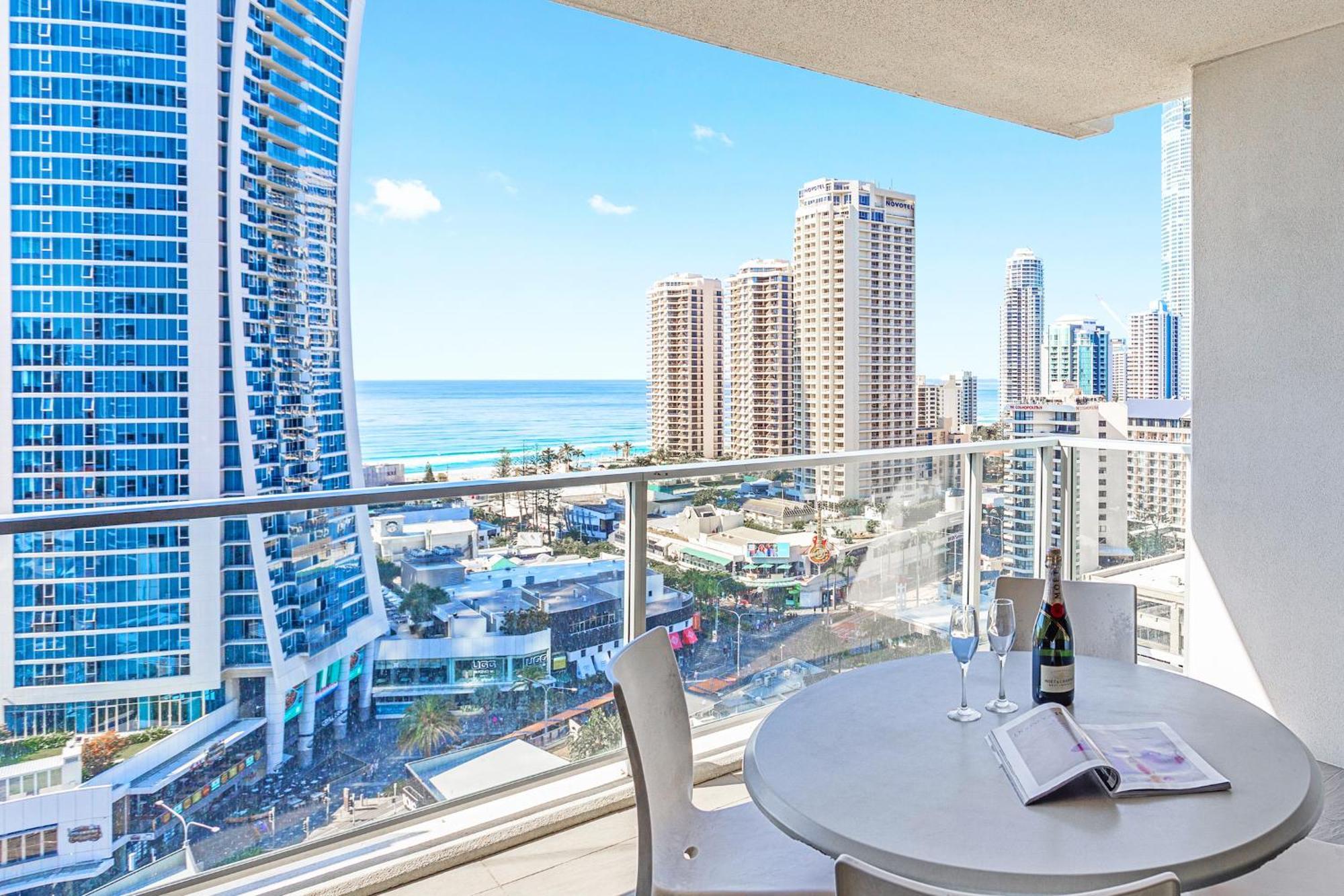 Holiday Holiday Circle On Cavill Apartments Gold Coast Zimmer foto