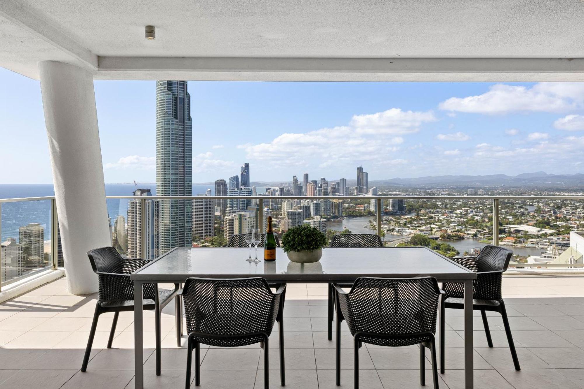 Holiday Holiday Circle On Cavill Apartments Gold Coast Zimmer foto